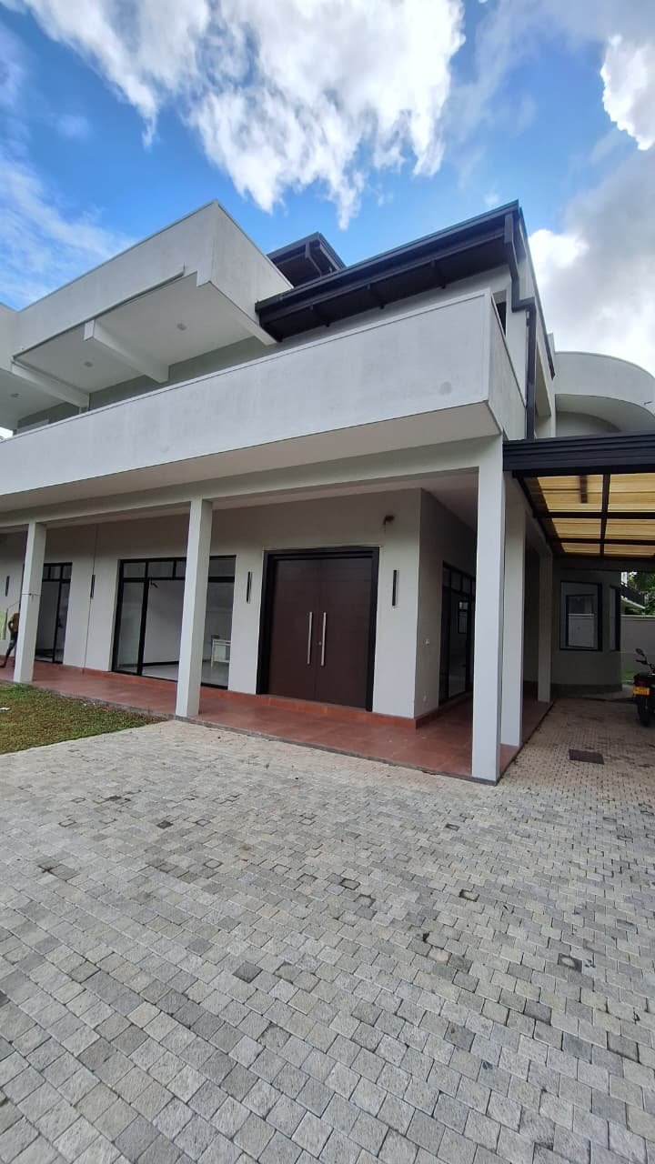 Private Three-Storey Luxury Residence photo 3