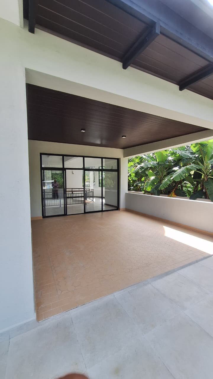 Private Three-Storey Luxury Residence photo 5